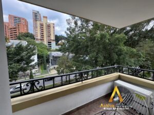 foto_104782_901271444_8830740302_ss