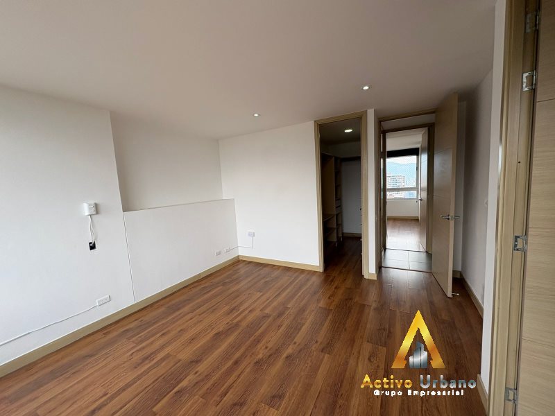 foto_104782_901271444_8907012903_ss