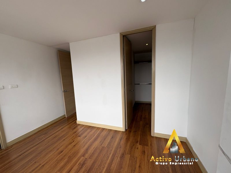 foto_104782_901271444_8928921022_ss