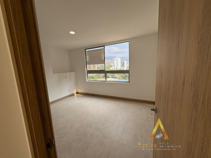 foto_104782_901271444_7664745708_ss