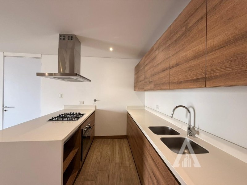 foto_104782_901271444_9140198623_ss