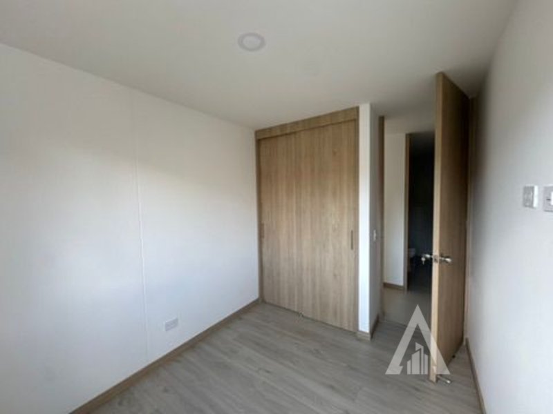 foto_104782_901271444_9786360480_ss