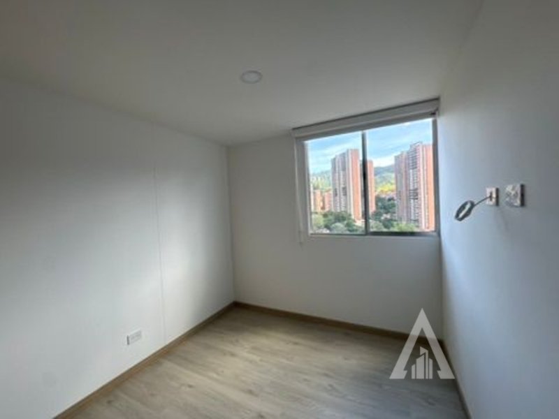 foto_104782_901271444_9787179228_ss